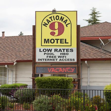 National 9 Motel Santa Cruz Zewnętrze zdjęcie